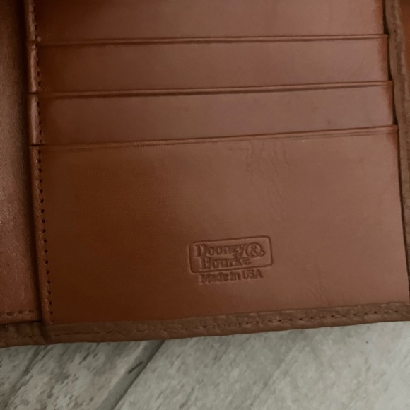 Like new, Dooney & Bourke Saddle Brown Leather Crossbody Bag & wallet. - Picture 3 of 13